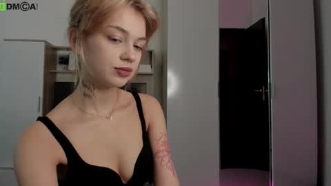 Dina online show from 10/21/25, 07:42