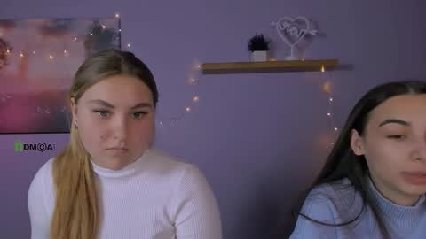 dina_bloom online show from 12/17/25, 12:44