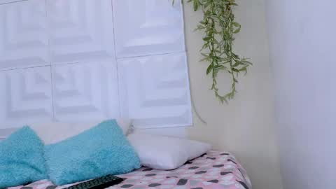 Snapshot of dina_mcry chatting on 04/27/26, 03:54 DINA online show from 04/27/26, 03:54
