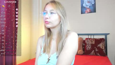 Snapshot of dina_sunshine chatting on 09/15/25, 02:55 Dina online show from 09/15/25, 02:55