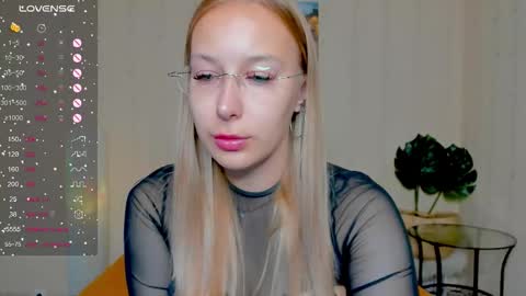 Snapshot of dina_sunshine chatting on 09/19/25, 03:08 Dina online show from 09/19/25, 03:08