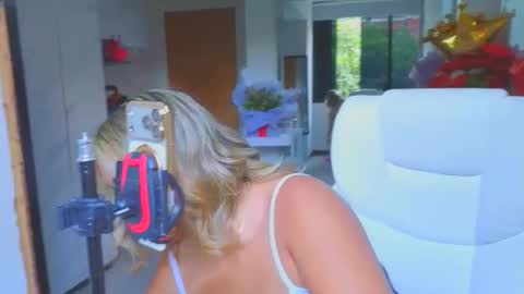 diosadeluniverso_ online show from 02/13/26, 12:12