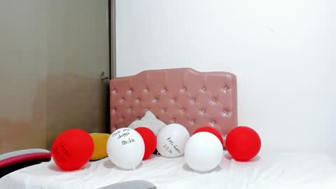 Snapshot of diosgriego3 chatting on 02/15/26, 01:52 isa y romeo online show from 02/15/26, 01:52