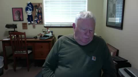 dirtrider195080438 online show from 04/10/26, 08:13