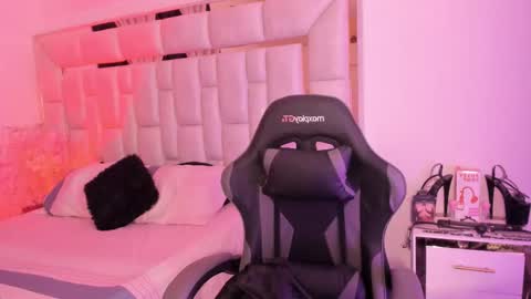 Violet online show from 03/26/26, 01:01