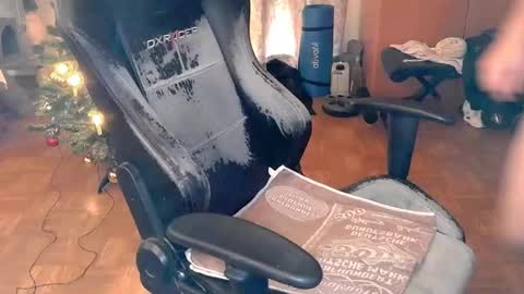 Snapshot of dirty_fun_boy chatting on 12/20/24, 01:11 dirty_fun_boy online show from 12/20/24, 01:11