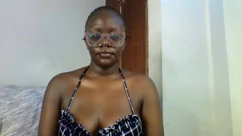 ELLE online show from 12/17/25, 04:13