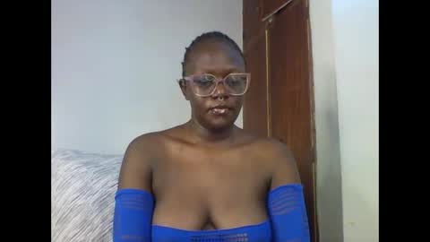 ELLE online show from 12/18/25, 04:18