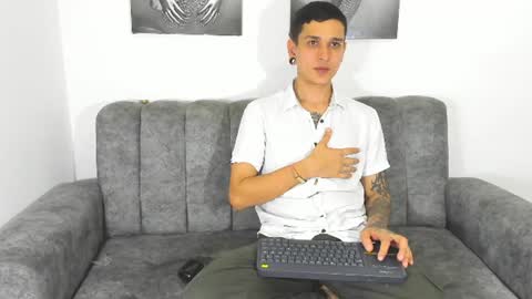 Snapshot of dirtyandsweet_ chatting on 06/18/26, 11:42 David Julian independent online show from 06/18/26, 11:42