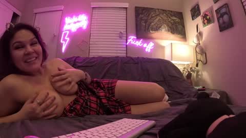 Snapshot of dirtygirldaisy chatting on 02/03/25, 09:08 Daisy Love online show from 02/03/25, 09:08