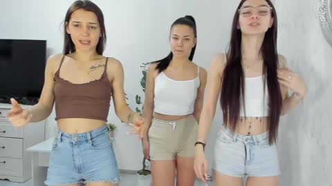 Gyna    Josie    online show from 03/05/25, 03:29