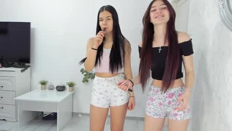 Gyna    Josie    online show from 03/07/25, 04:02