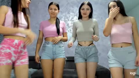 Gyna    Josie    online show from 10/04/25, 10:52