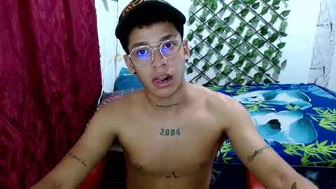 Snapshot of dirtyslimlatin chatting on 12/21/25, 09:33 dirtyslimlatin online show from 12/21/25, 09:33