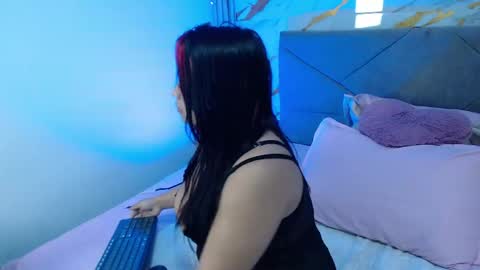 disyamil_pineda online show from 05/03/26, 03:56