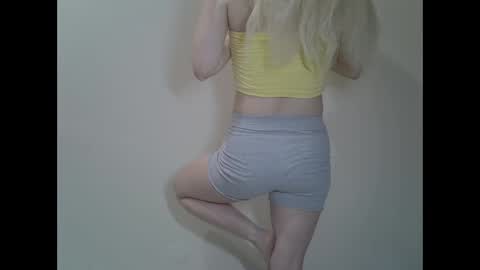 DitaMilton online show from 02/25/25, 08:41