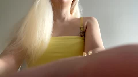 DitaMilton online show from 03/10/25, 02:48