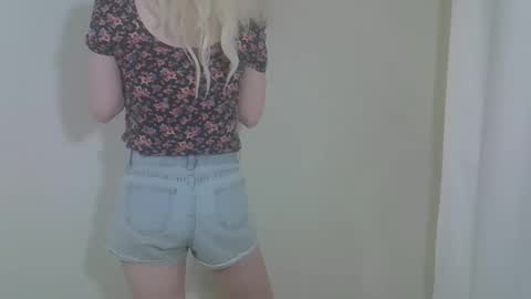 DitaMilton online show from 09/15/25, 07:47