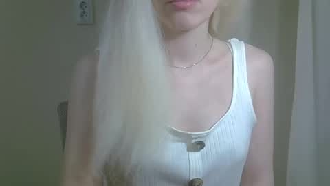 DitaMilton online show from 09/26/25, 07:40