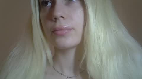 DitaMilton online show from 04/30/26, 04:24