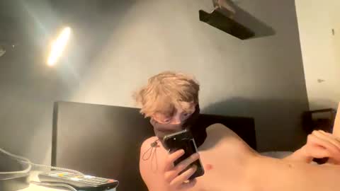 Snapshot of ditwink19 chatting on 03/01/26, 08:00 ditwink19 online show from 03/01/26, 08:00