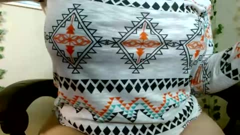 Snapshot of divadirty chatting on 01/04/25, 11:06 Mari online show from 01/04/25, 11:06