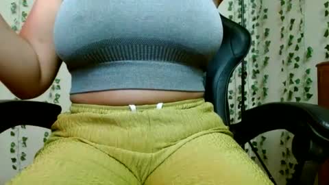 Snapshot of divadirty chatting on 01/21/25, 01:32 Mari online show from 01/21/25, 01:32