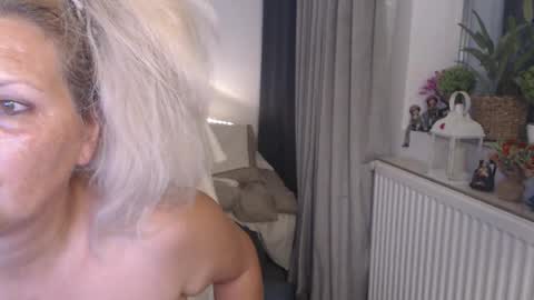 Snapshot of divineblond chatting on 06/11/26, 12:32 Alexxa online show from 06/11/26, 12:32