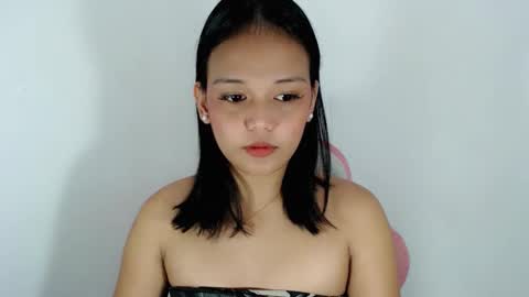 Snapshot of divinegoddness chatting on 05/19/26, 03:24 Crystal mae online show from 05/19/26, 03:24