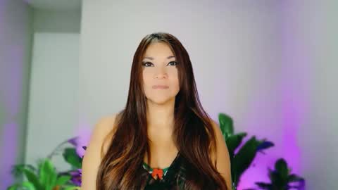 DivineLynn online show from 11/16/25, 02:00