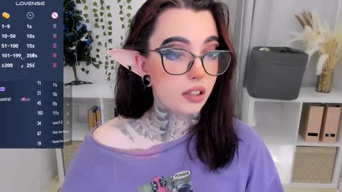 dixipixi_ online show from 12/19/24, 10:24