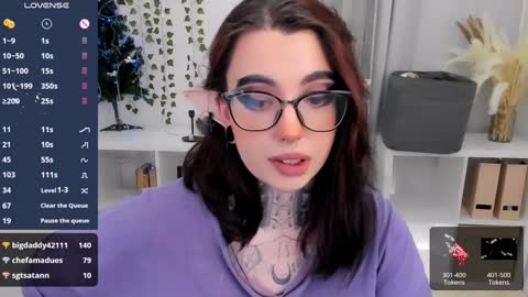 dixipixi_ online show from 12/19/24, 01:29