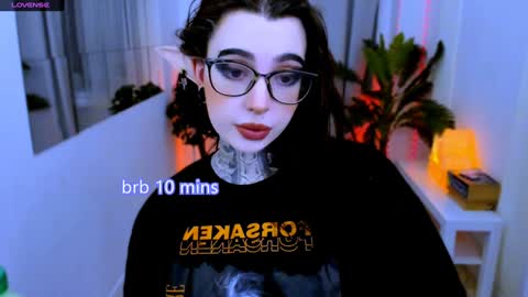 dixipixi_ online show from 02/07/25, 11:45