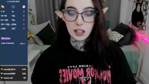 dixipixi_ online show from 02/21/25, 08:51