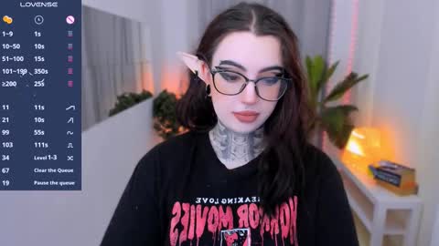 dixipixi_ online show from 02/23/25, 05:45