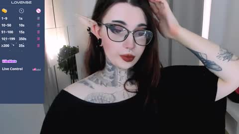 dixipixi_ online show from 09/11/25, 06:24