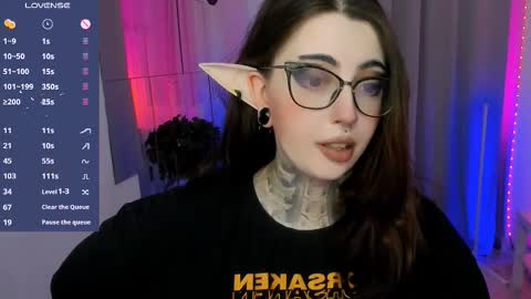 dixipixi_ online show from 09/19/25, 05:42