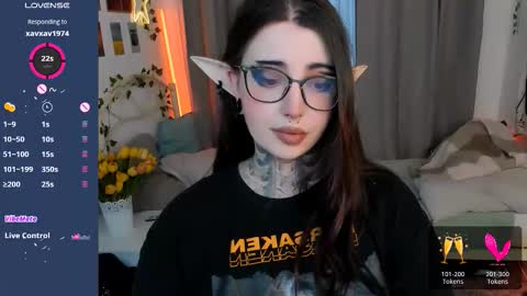 dixipixi_ online show from 09/20/25, 06:03