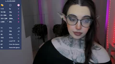 dixipixi_ online show from 11/13/25, 06:01