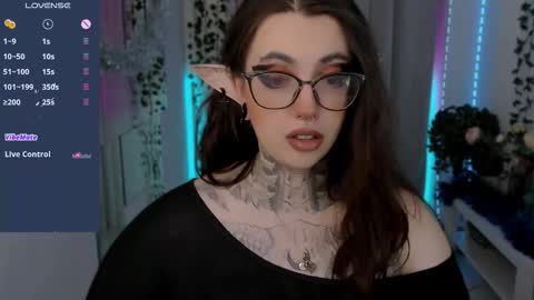 dixipixi_ online show from 12/20/25, 05:47