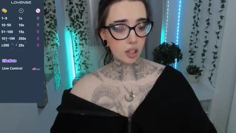 dixipixi_ online show from 03/18/26, 07:22