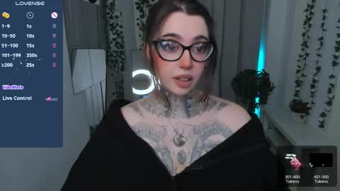 dixipixi_ online show from 04/12/26, 05:45