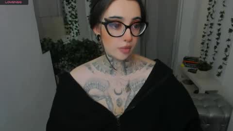 Snapshot of dixipixi_ chatting on 05/24/26, 05:34 dixipixi_ online show from 05/24/26, 05:34