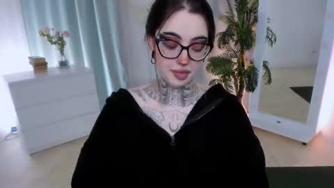Snapshot of dixipixi_ chatting on 06/18/26, 05:41 dixipixi_ online show from 06/18/26, 05:41