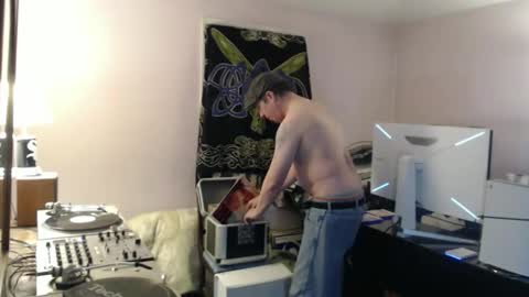 Snapshot of dj_sublime chatting on 03/04/26, 08:09 dj_sublime online show from 03/04/26, 08:09