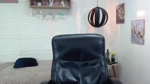 Snapshot of dmitrisanders1 chatting on 01/18/25, 08:30 Maybe in pvt online show from 01/18/25, 08:30