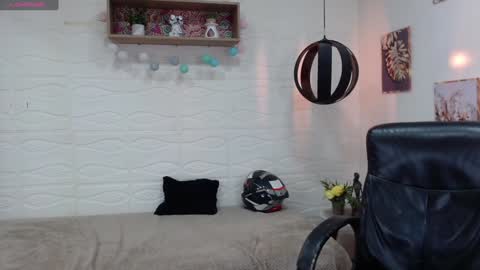 Snapshot of dmitrisanders1 chatting on 01/25/25, 06:35 Maybe in pvt online show from 01/25/25, 06:35