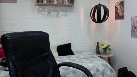 Snapshot of dmitrisanders1 chatting on 02/20/25, 08:25 Maybe in pvt online show from 02/20/25, 08:25