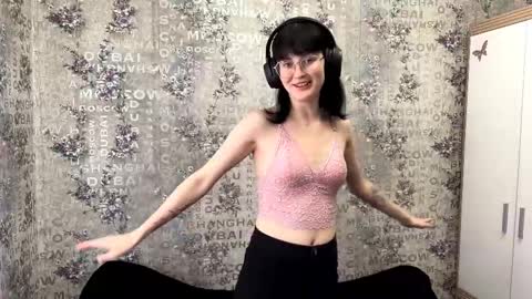 Annie PVT IS OPEN online show from 09/13/25, 12:16