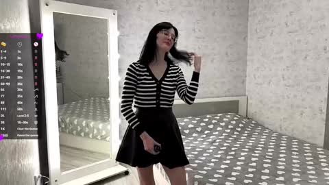 Annie PVT IS OPEN online show from 10/03/25, 06:16